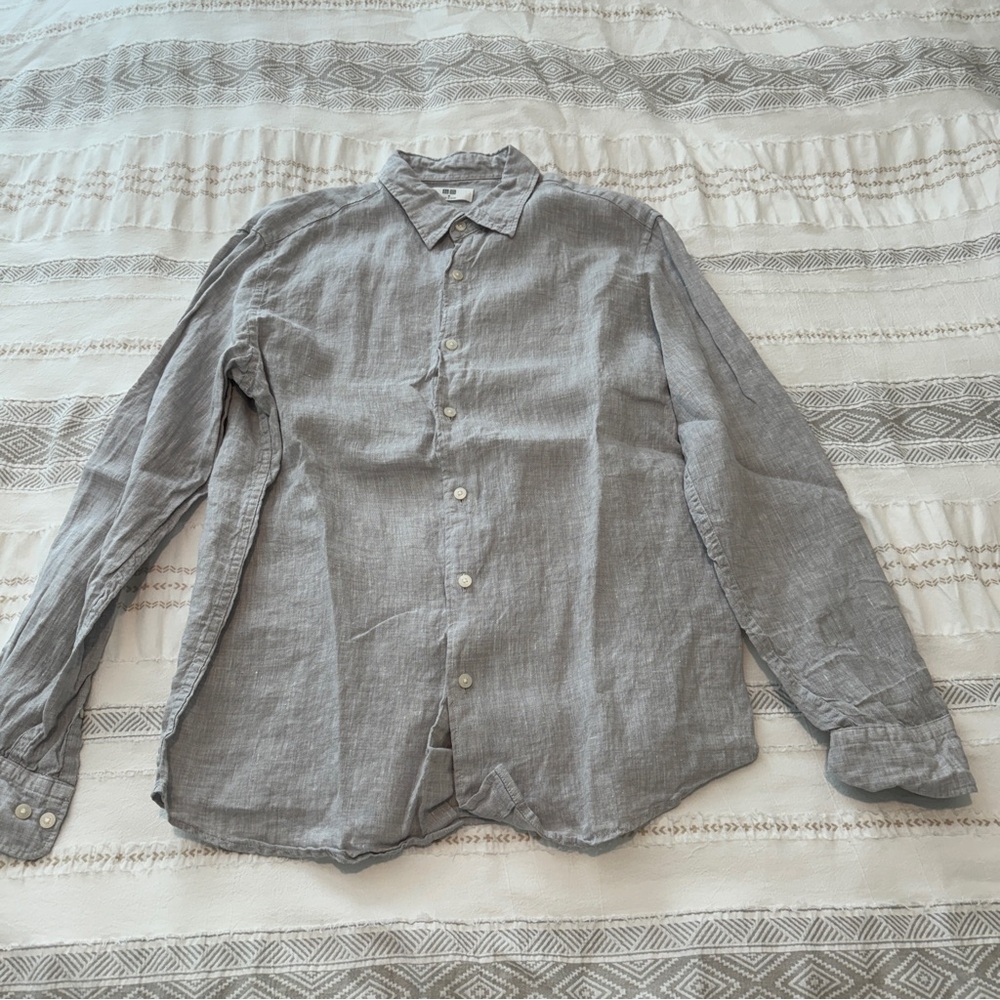 MOVING SALE🌟 Uniqlo men’s linen button up long sleeve shirt